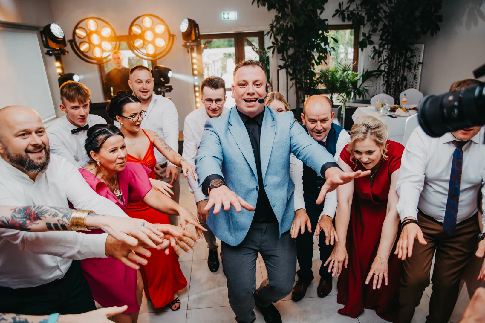 Zabawa na parkiecie weselnym