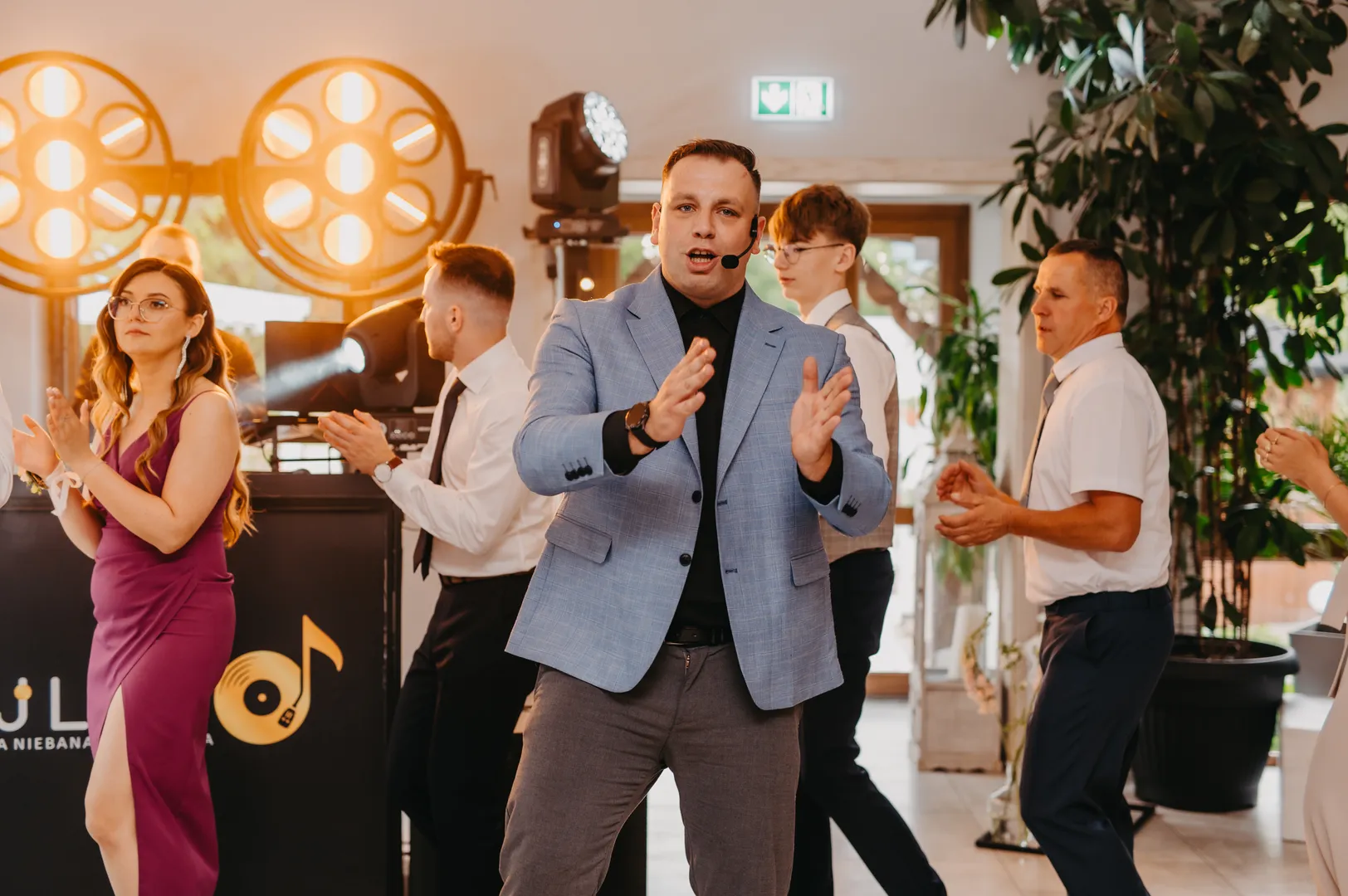 Parkiet pełen gości